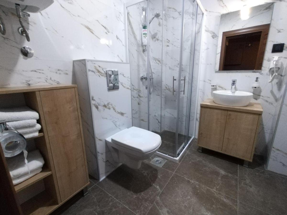 Apart Hotel Fantasia Cetinje Bagian luar foto