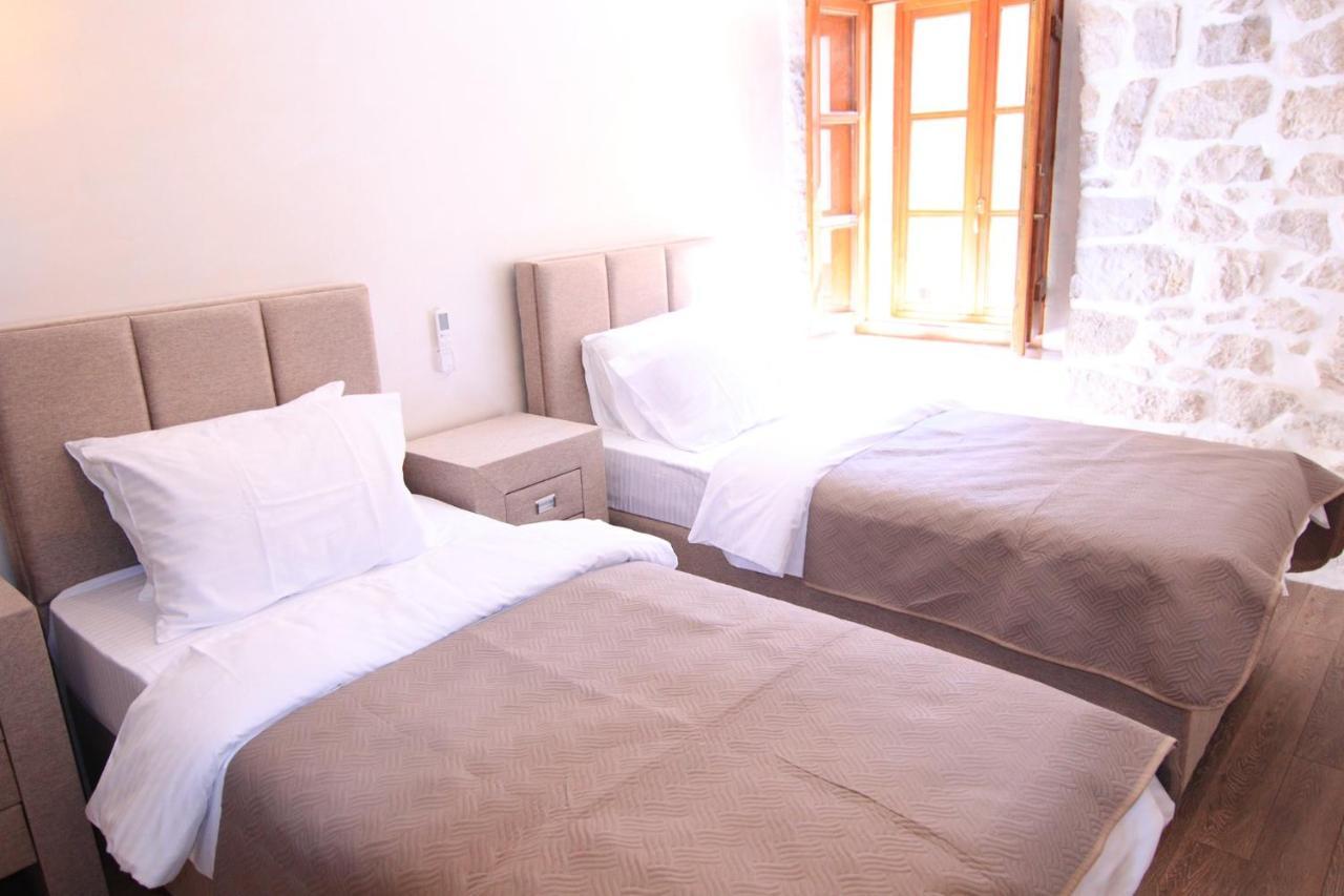 Apart Hotel Fantasia Cetinje Bagian luar foto