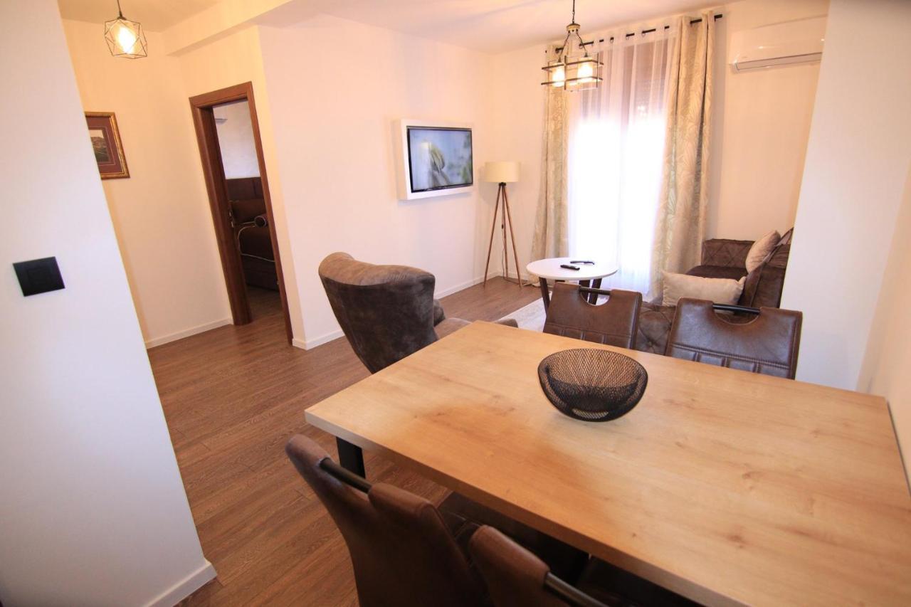 Apart Hotel Fantasia Cetinje Bagian luar foto