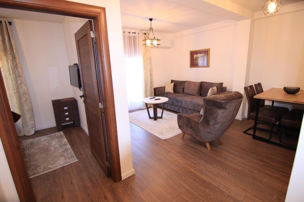 Apart Hotel Fantasia Cetinje Bagian luar foto