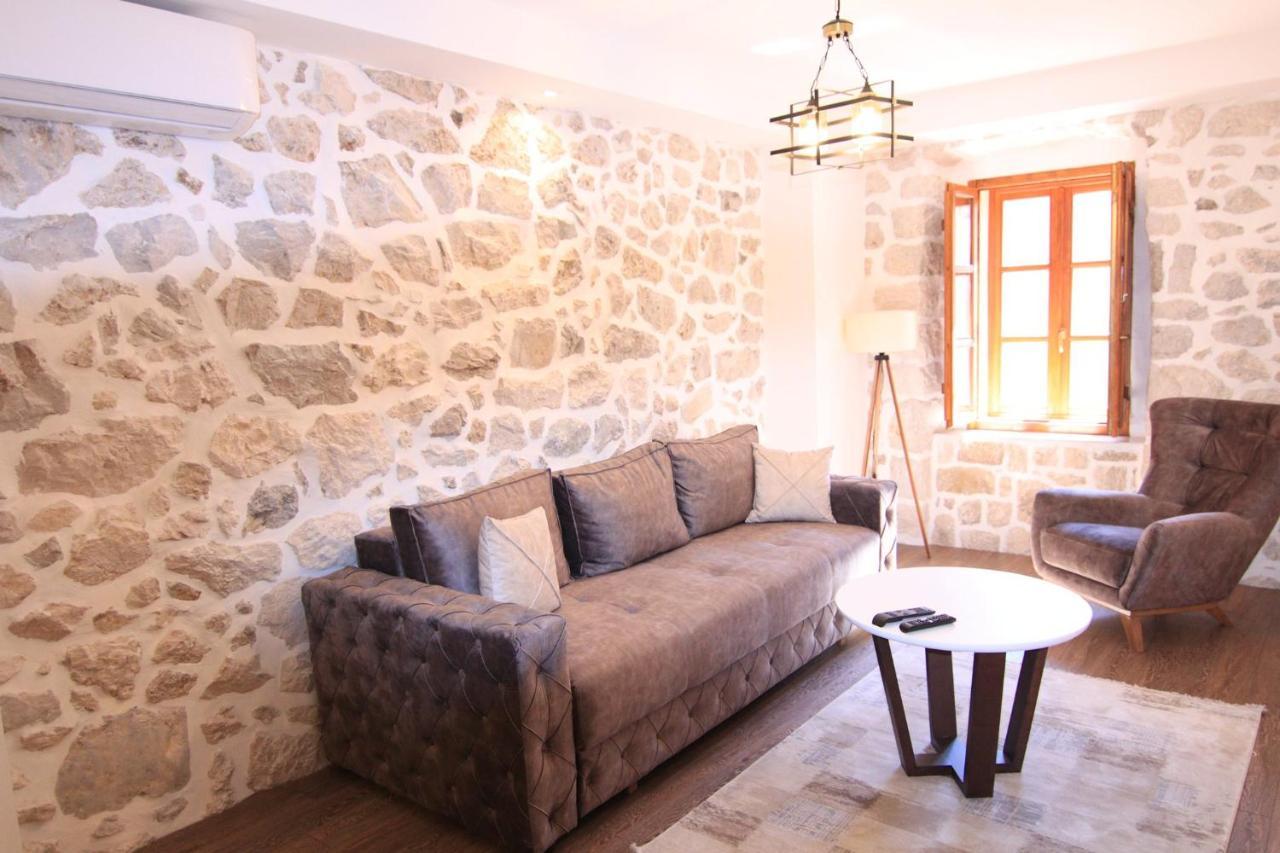 Apart Hotel Fantasia Cetinje Bagian luar foto