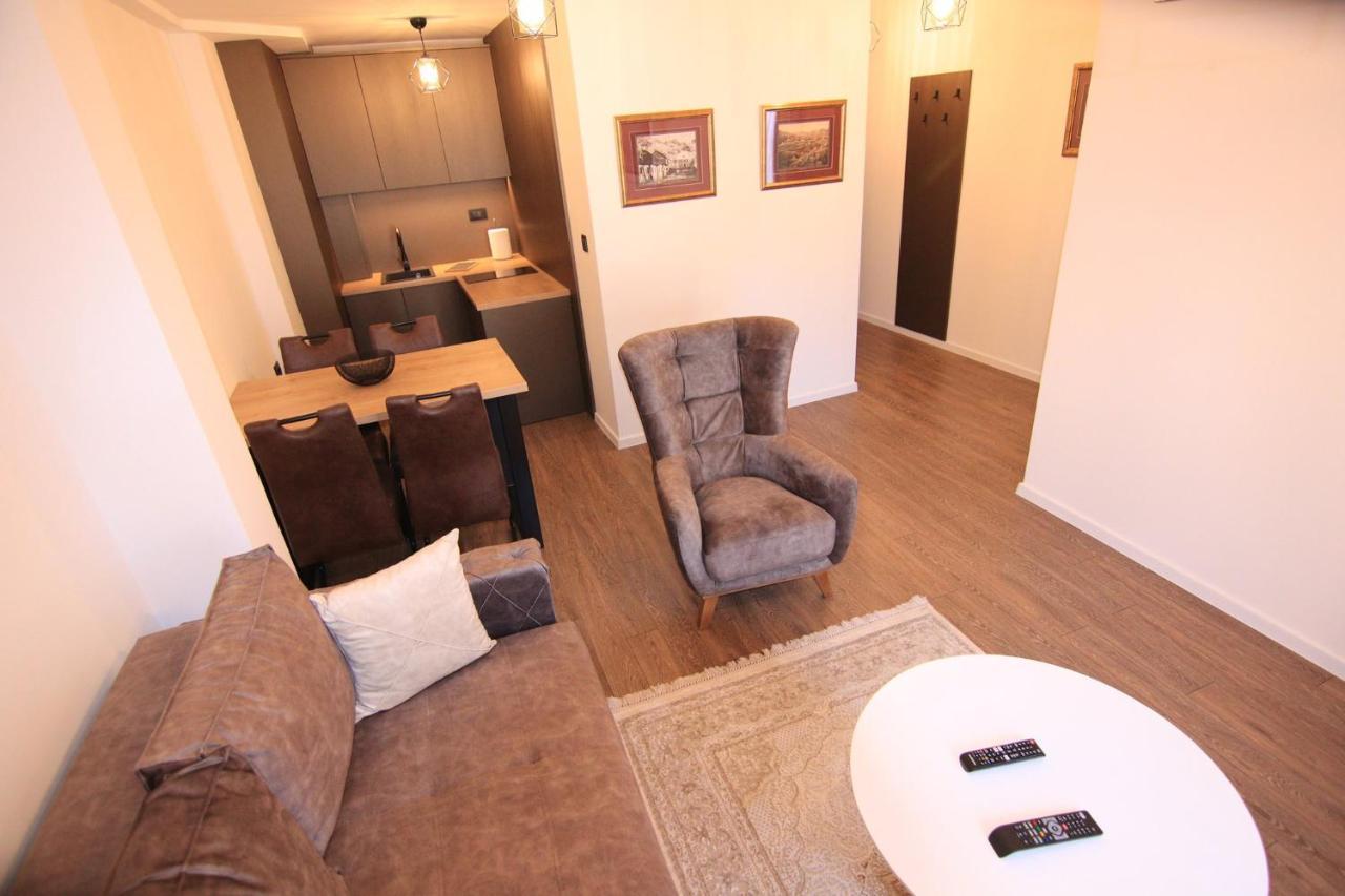 Apart Hotel Fantasia Cetinje Bagian luar foto