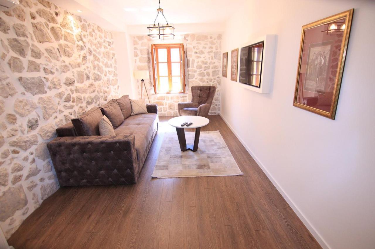 Apart Hotel Fantasia Cetinje Bagian luar foto
