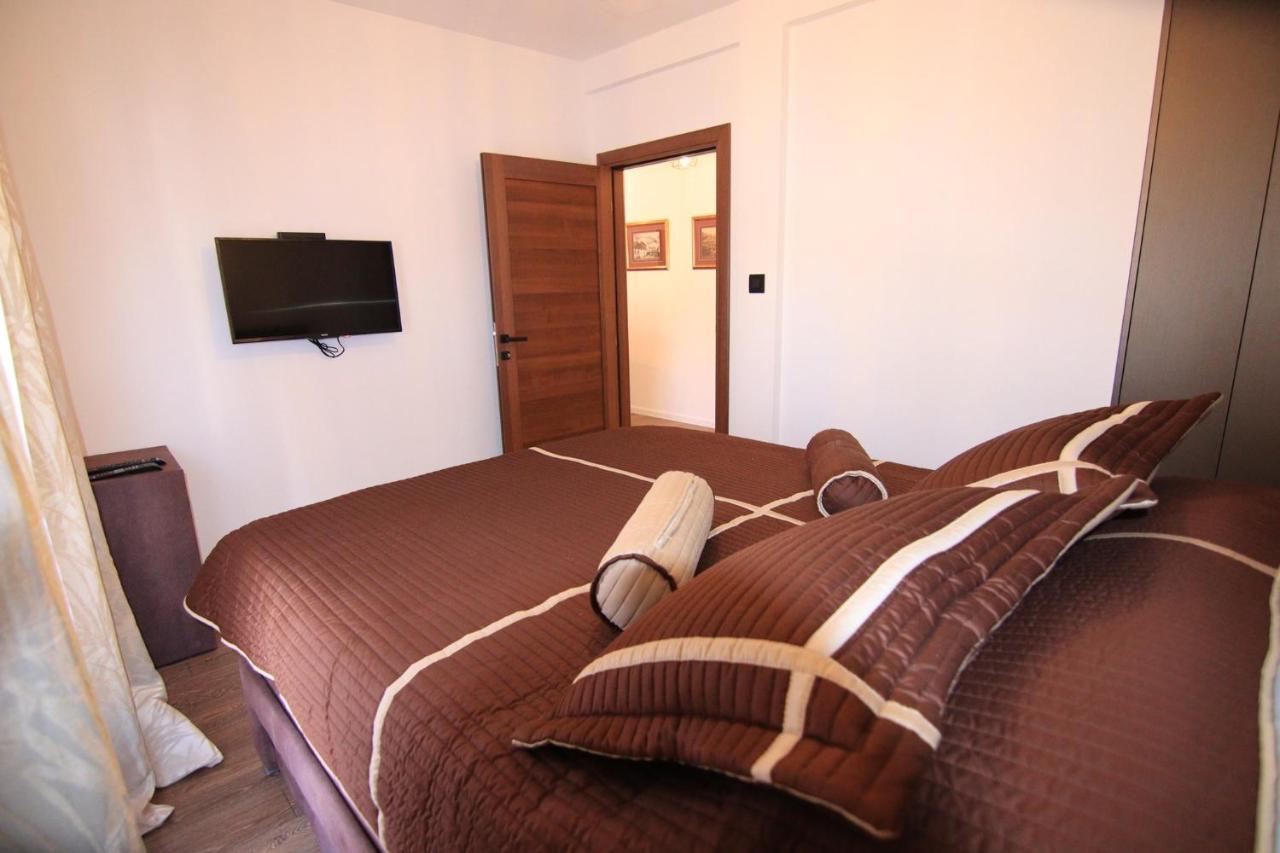 Apart Hotel Fantasia Cetinje Bagian luar foto