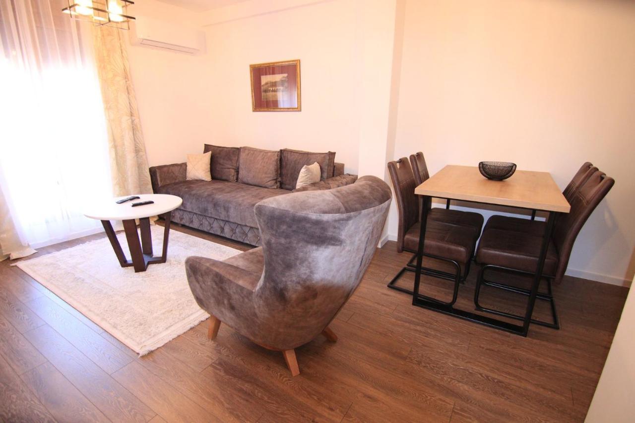 Apart Hotel Fantasia Cetinje Bagian luar foto