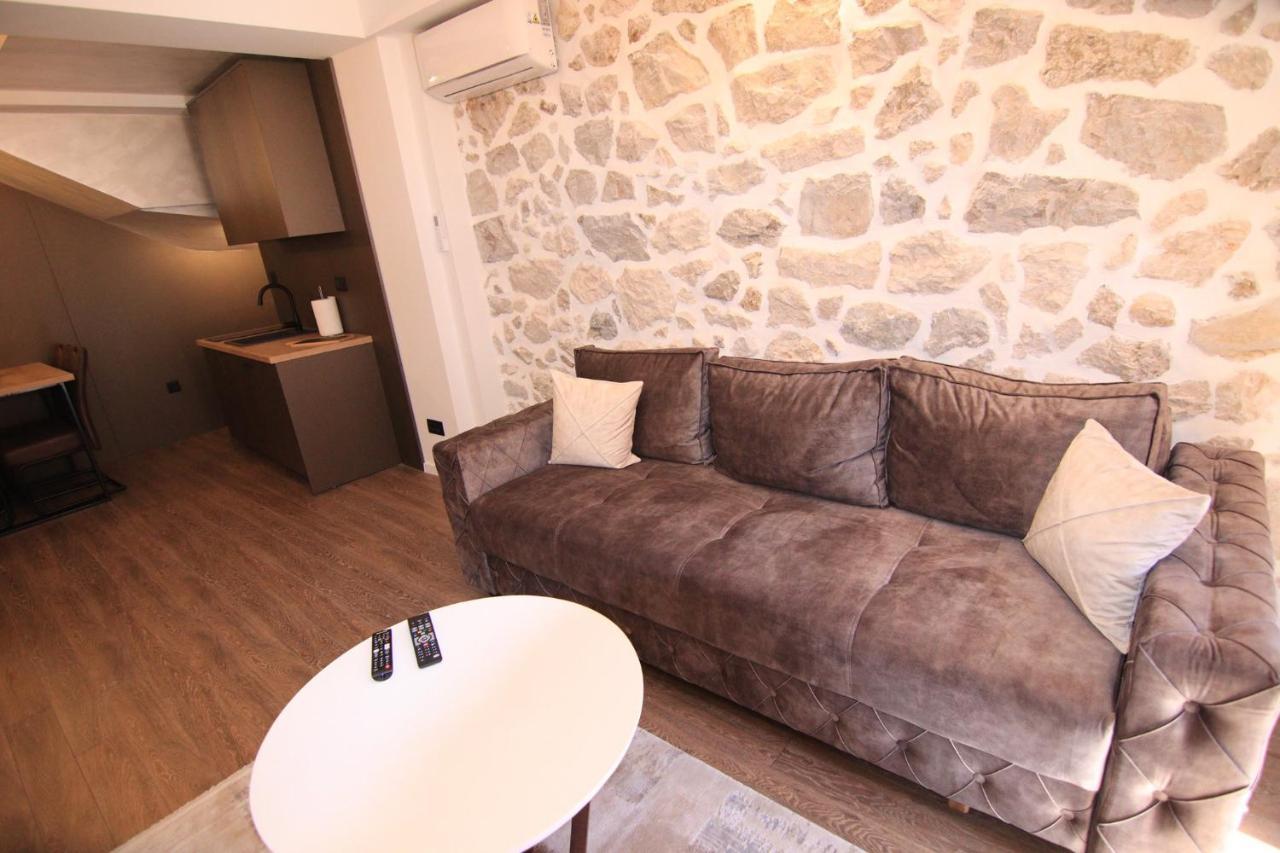 Apart Hotel Fantasia Cetinje Bagian luar foto