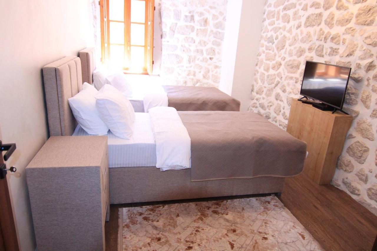 Apart Hotel Fantasia Cetinje Bagian luar foto