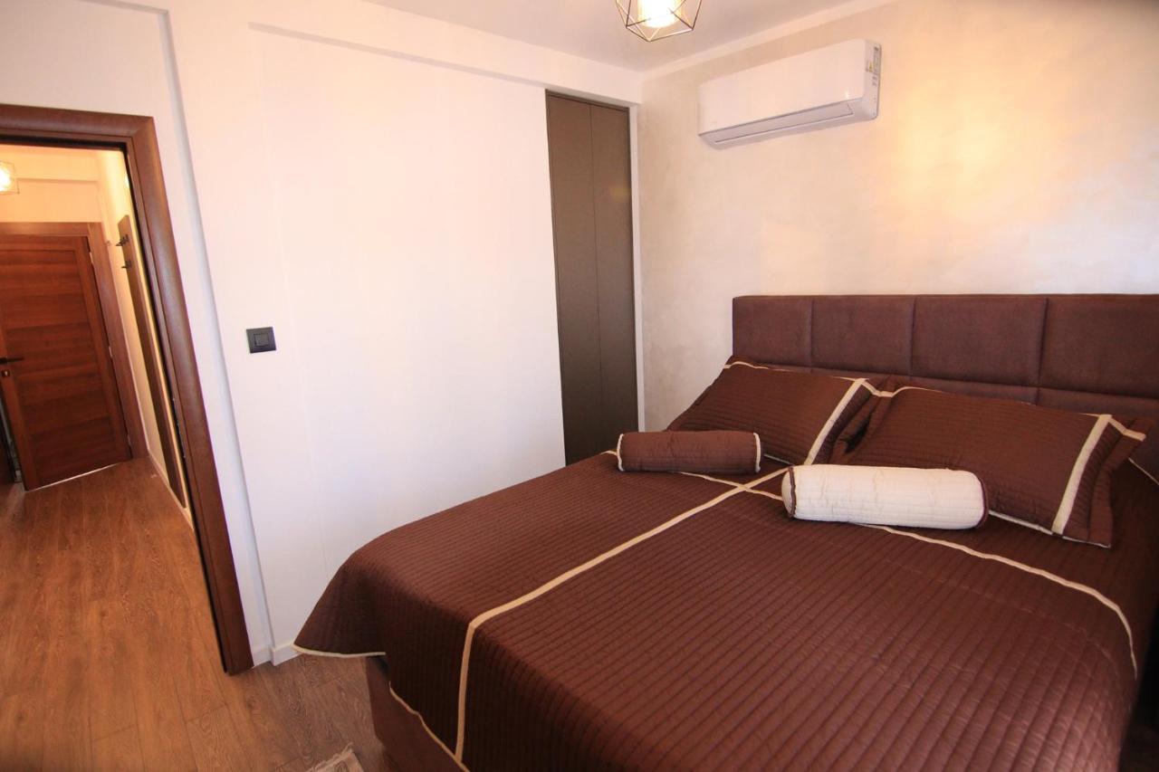 Apart Hotel Fantasia Cetinje Bagian luar foto