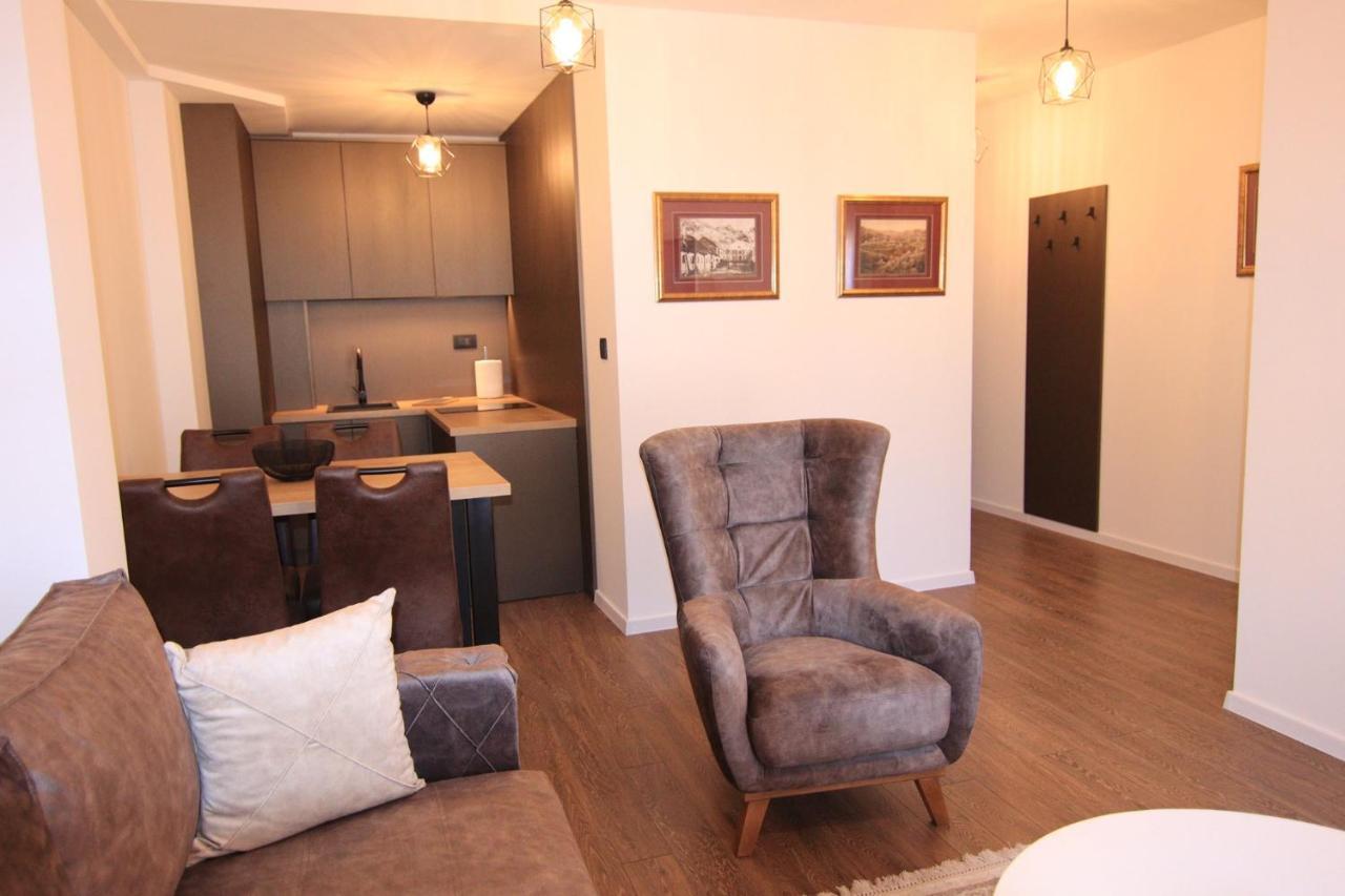 Apart Hotel Fantasia Cetinje Bagian luar foto