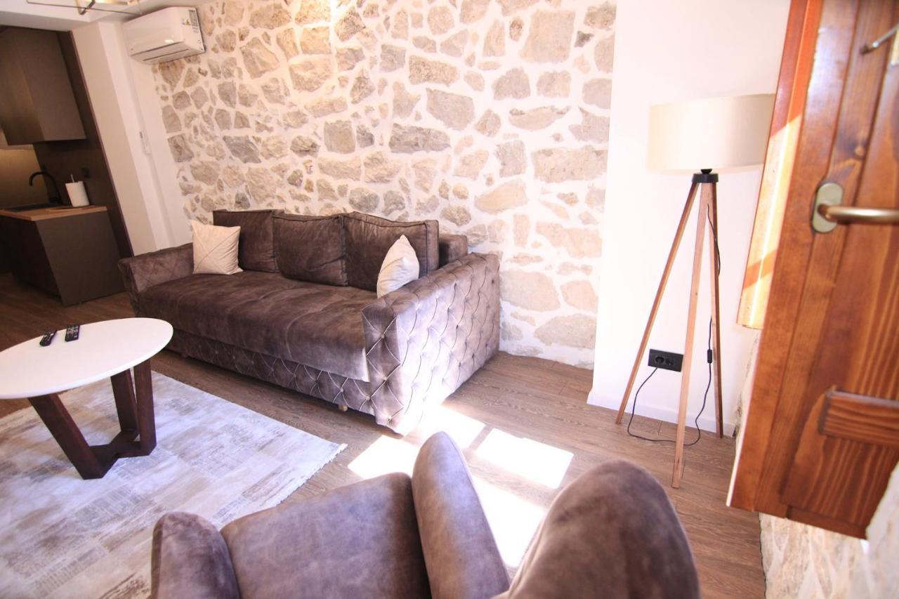 Apart Hotel Fantasia Cetinje Bagian luar foto
