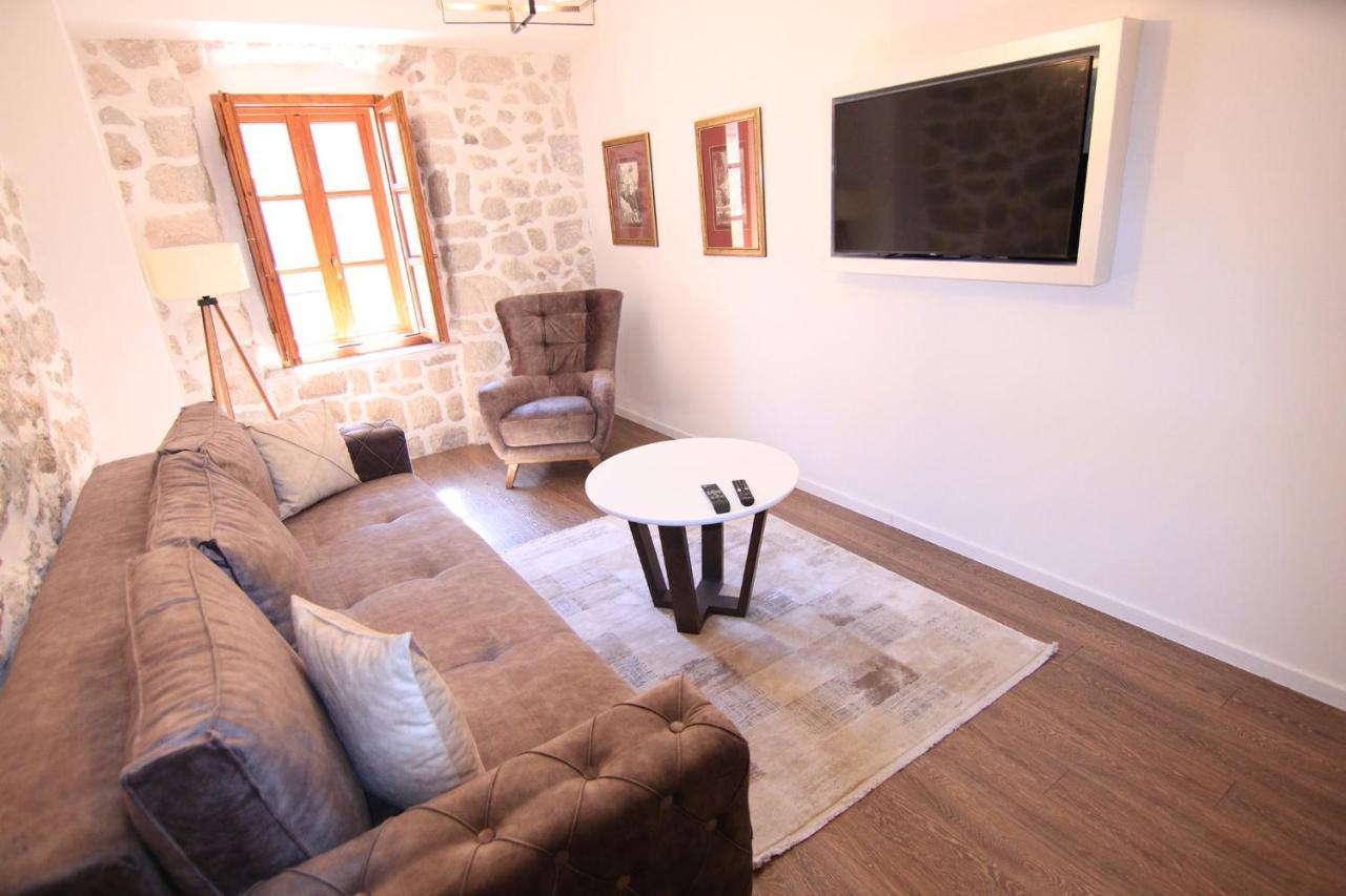 Apart Hotel Fantasia Cetinje Bagian luar foto