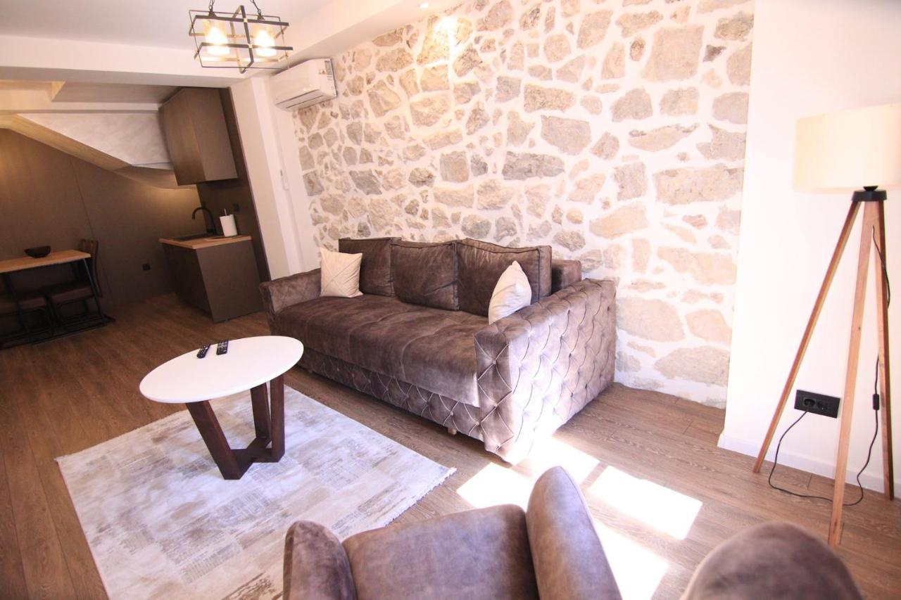 Apart Hotel Fantasia Cetinje Bagian luar foto
