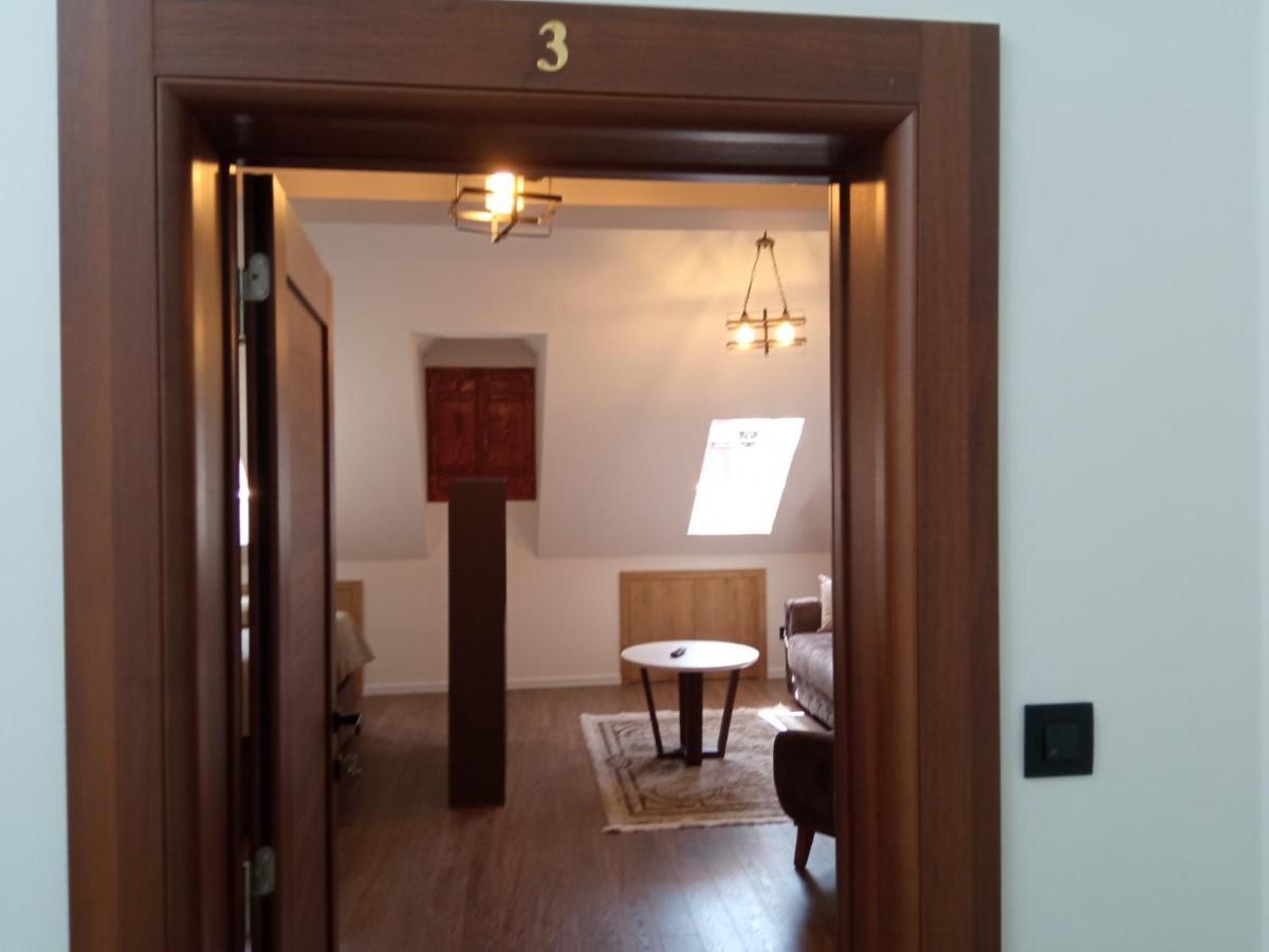 Apart Hotel Fantasia Cetinje Bagian luar foto