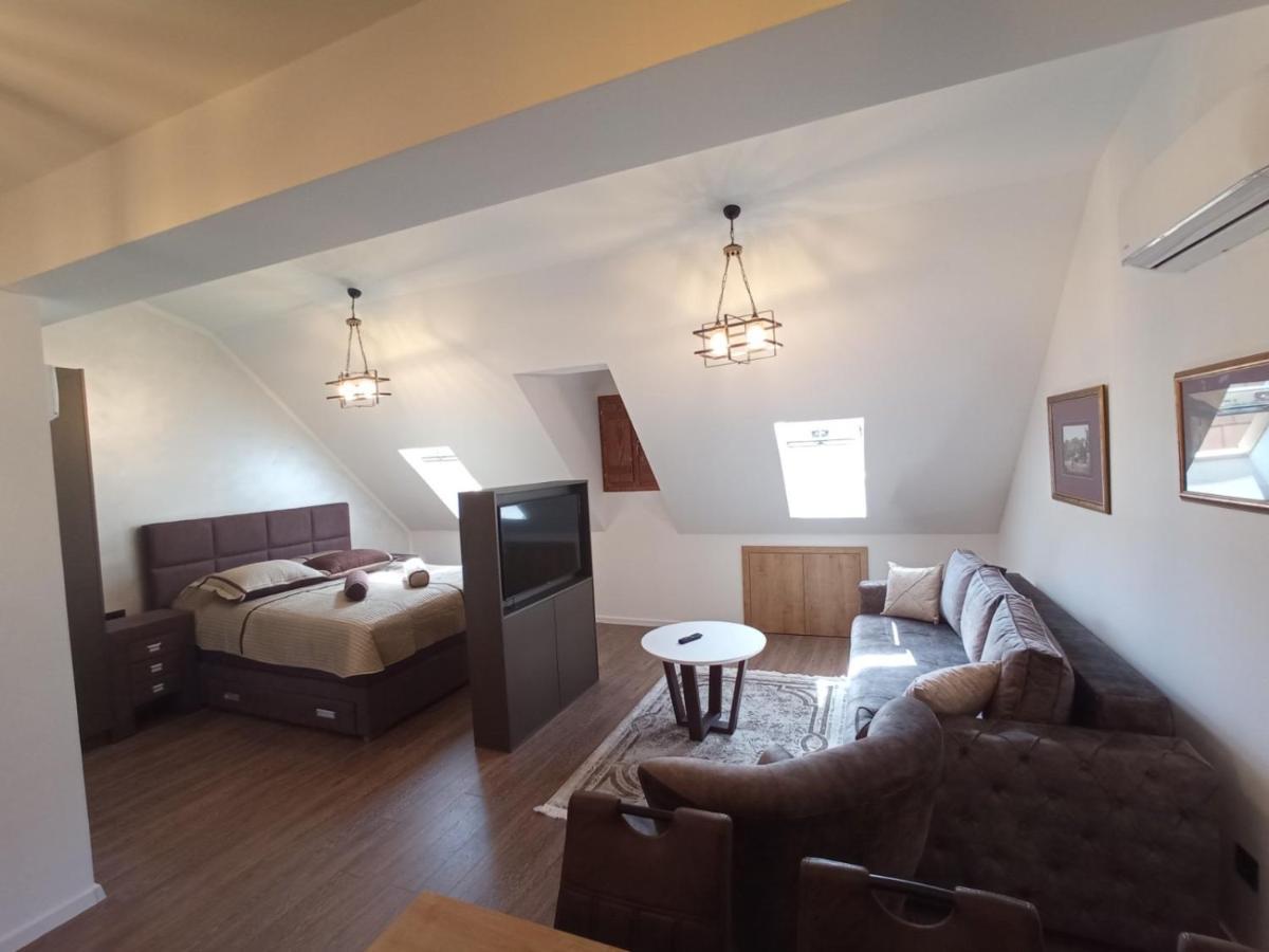 Apart Hotel Fantasia Cetinje Bagian luar foto